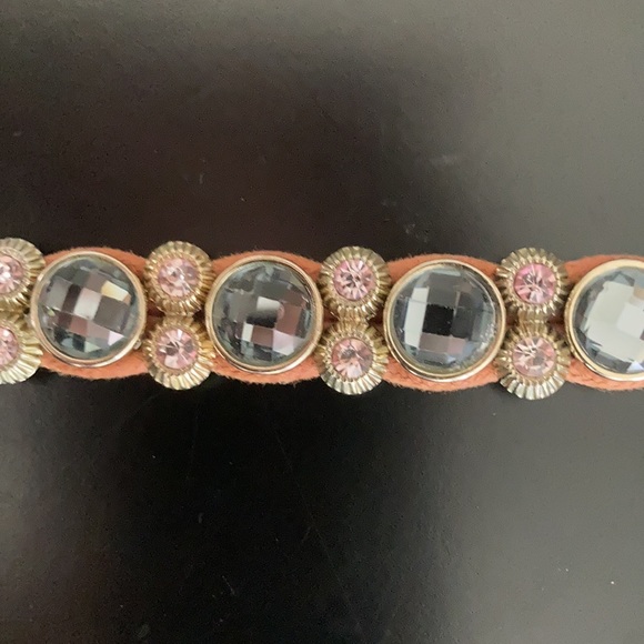 Brown leather bracelet w gold clasps topped w gems - Picture 6 of 8